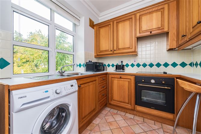 https://photos-a.propertyimages.ie/media/7/6/7/4951767/aae0bf96-e8a3-4a59-93d2-dd5d2d5fa941_l.jpg