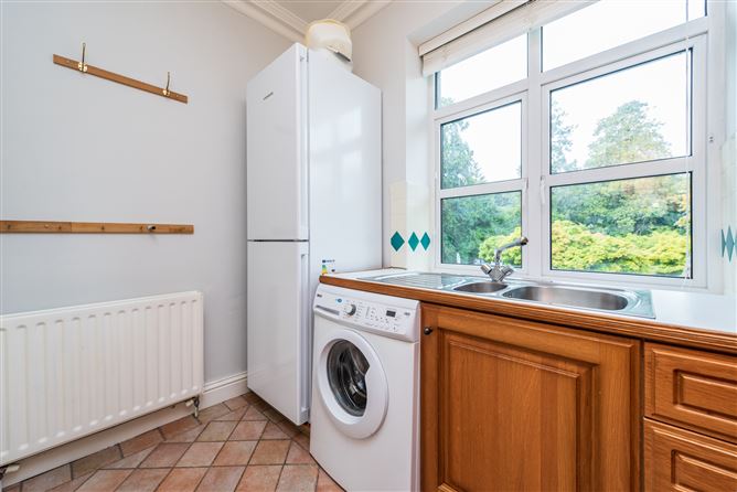 https://photos-a.propertyimages.ie/media/7/6/7/4951767/aae0bf96-e8a3-4a59-93d2-dd5d2d5fa941_l.jpg