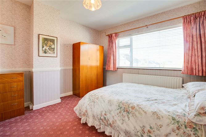 24 Woodlands Road, Cabinteely, Dublin 18