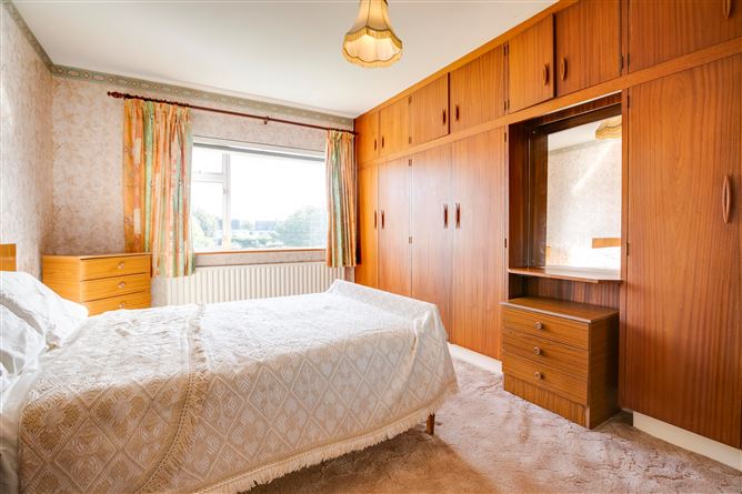 24 Woodlands Road, Cabinteely, Dublin 18