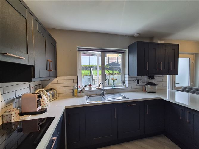 https://photos-a.propertyimages.ie/media/7/6/8/5008867/2ac88e0f-f4d3-4c06-85ff-80a8c64be4da_l.jpg