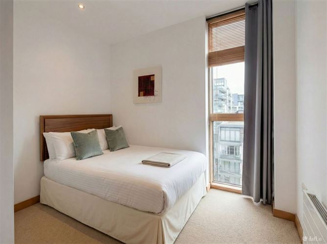 Photo 6 of 10 — 30 Riverstown House, Spencer Dock, IFSC, Dublin 1