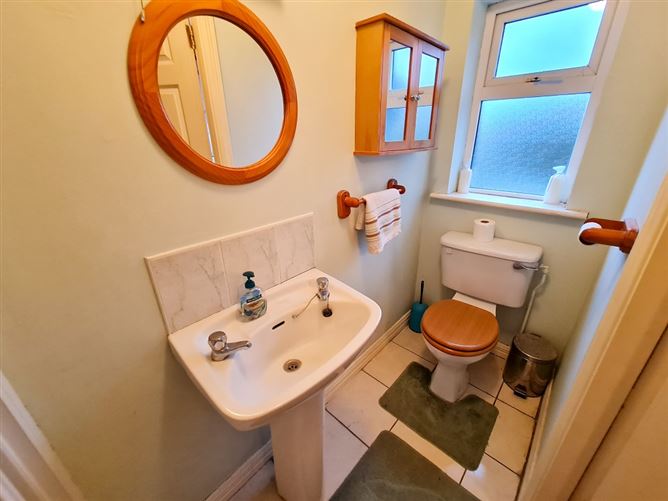 No. 20 Meadow Park, Westport Road , Castlebar, Mayo