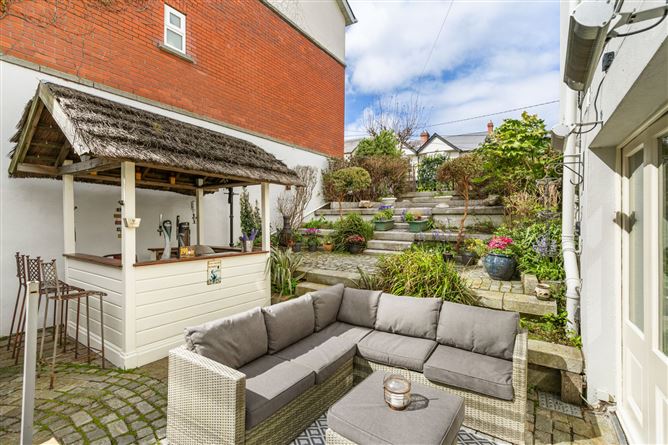 https://photos-a.propertyimages.ie/media/7/6/9/4998967/bb1822d7-6855-4b29-bb55-fd245461bf83_l.jpg