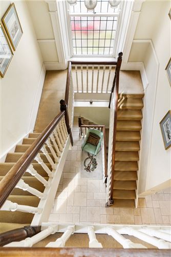 https://photos-a.propertyimages.ie/media/7/6/9/4998967/bb1822d7-6855-4b29-bb55-fd245461bf83_l.jpg