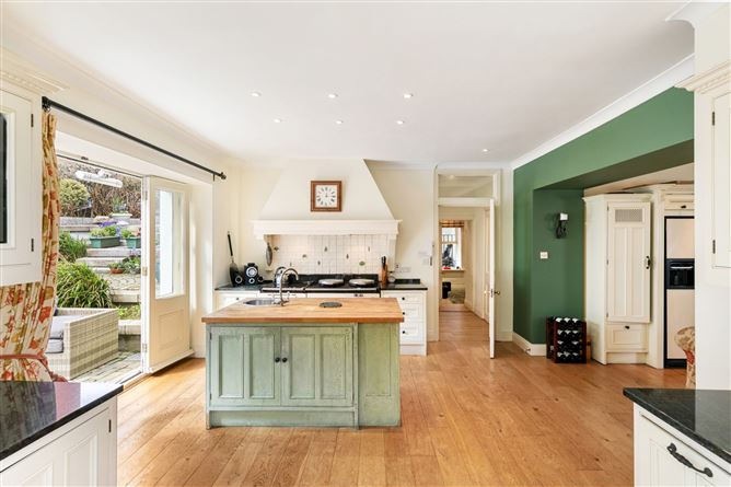 https://photos-a.propertyimages.ie/media/7/6/9/4998967/bb1822d7-6855-4b29-bb55-fd245461bf83_l.jpg