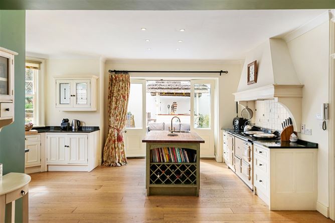 https://photos-a.propertyimages.ie/media/7/6/9/4998967/bb1822d7-6855-4b29-bb55-fd245461bf83_l.jpg