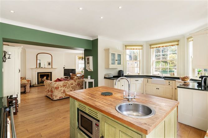 https://photos-a.propertyimages.ie/media/7/6/9/4998967/bb1822d7-6855-4b29-bb55-fd245461bf83_l.jpg
