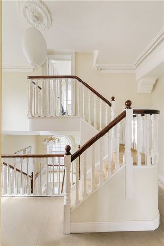https://photos-a.propertyimages.ie/media/7/6/9/4998967/bb1822d7-6855-4b29-bb55-fd245461bf83_l.jpg