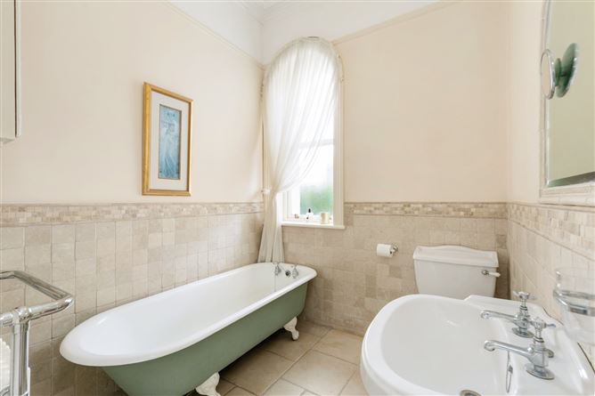 https://photos-a.propertyimages.ie/media/7/6/9/4998967/bb1822d7-6855-4b29-bb55-fd245461bf83_l.jpg