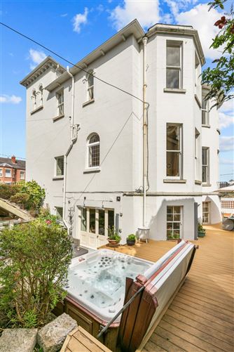 https://photos-a.propertyimages.ie/media/7/6/9/4998967/bb1822d7-6855-4b29-bb55-fd245461bf83_l.jpg