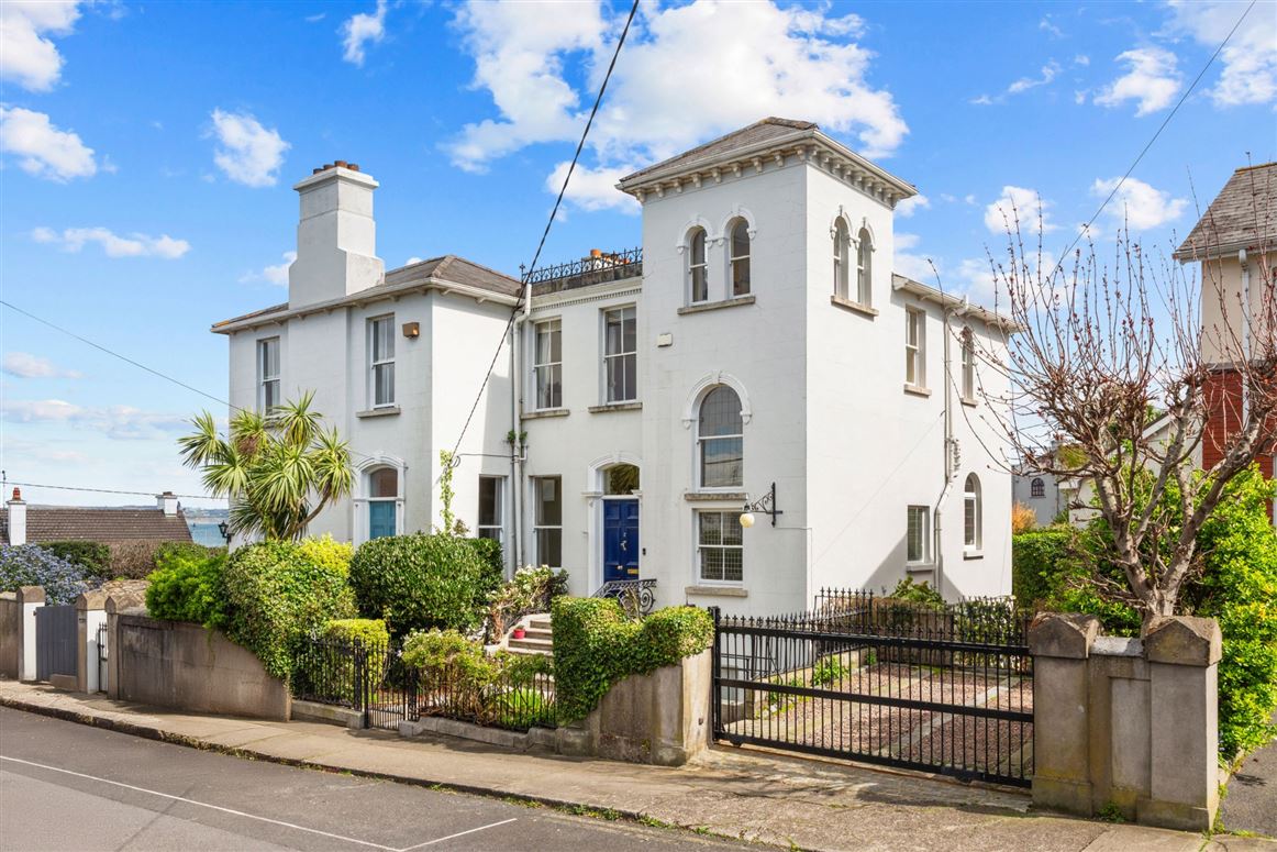 2 Rinn Na Mara, Belgrave Road, Monkstown, Co. Dublin