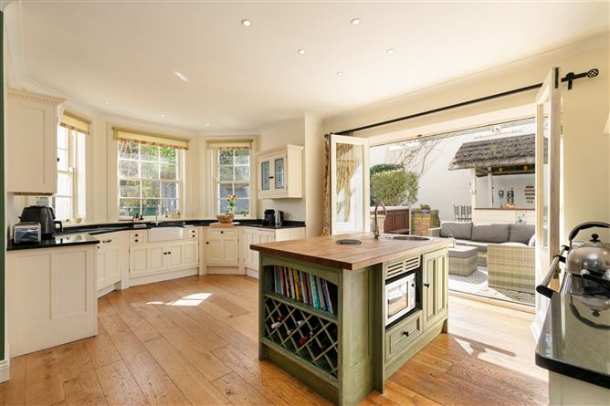 https://photos-a.propertyimages.ie/media/7/6/9/4998967/bb1822d7-6855-4b29-bb55-fd245461bf83_l.jpg