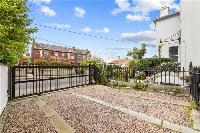 https://photos-a.propertyimages.ie/media/7/6/9/4998967/bb1822d7-6855-4b29-bb55-fd245461bf83_l.jpg