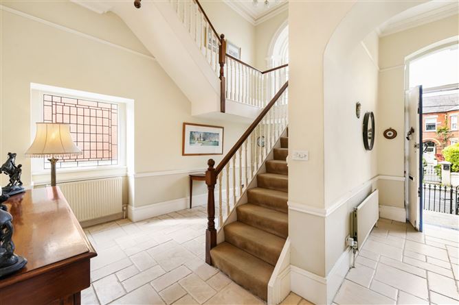 https://photos-a.propertyimages.ie/media/7/6/9/4998967/bb1822d7-6855-4b29-bb55-fd245461bf83_l.jpg