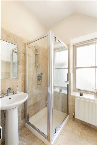 https://photos-a.propertyimages.ie/media/7/6/9/4998967/bb1822d7-6855-4b29-bb55-fd245461bf83_l.jpg