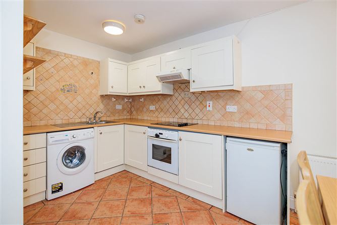 https://photos-a.propertyimages.ie/media/7/6/9/5006967/75f2b7f4-2114-4bd7-b74e-2d6f93cfb61b_l.jpg