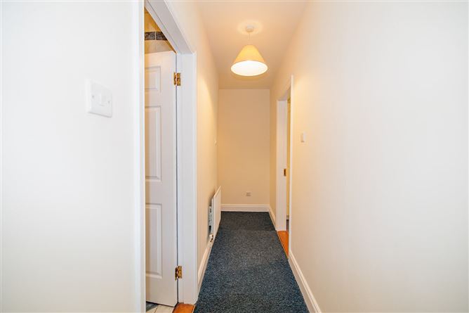 https://photos-a.propertyimages.ie/media/7/6/9/5006967/75f2b7f4-2114-4bd7-b74e-2d6f93cfb61b_l.jpg