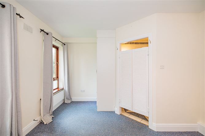 https://photos-a.propertyimages.ie/media/7/6/9/5006967/75f2b7f4-2114-4bd7-b74e-2d6f93cfb61b_l.jpg