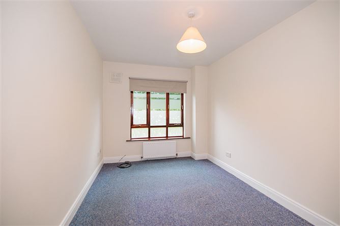 https://photos-a.propertyimages.ie/media/7/6/9/5006967/75f2b7f4-2114-4bd7-b74e-2d6f93cfb61b_l.jpg