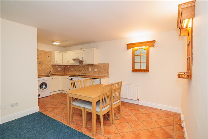 https://photos-a.propertyimages.ie/media/7/6/9/5006967/75f2b7f4-2114-4bd7-b74e-2d6f93cfb61b_l.jpg