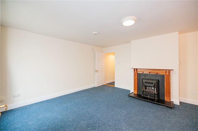 https://photos-a.propertyimages.ie/media/7/6/9/5006967/75f2b7f4-2114-4bd7-b74e-2d6f93cfb61b_l.jpg