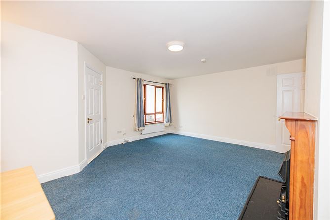 https://photos-a.propertyimages.ie/media/7/6/9/5006967/75f2b7f4-2114-4bd7-b74e-2d6f93cfb61b_l.jpg