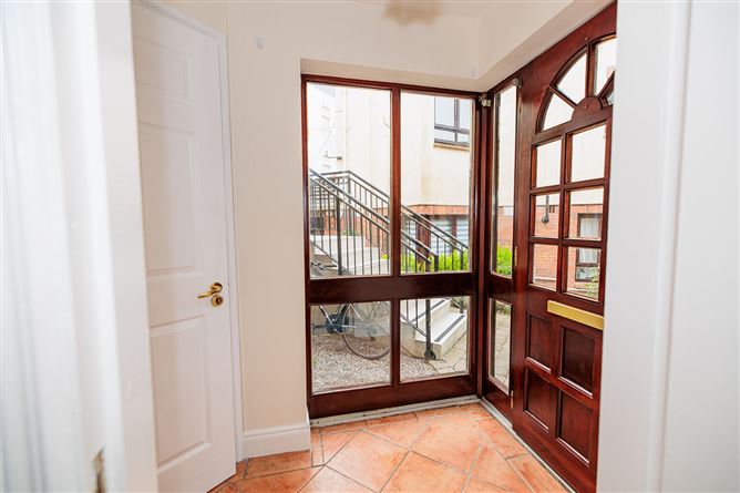 https://photos-a.propertyimages.ie/media/7/6/9/5006967/75f2b7f4-2114-4bd7-b74e-2d6f93cfb61b_l.jpg