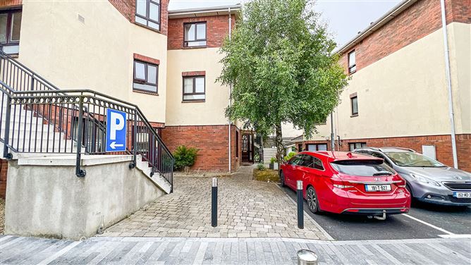 https://photos-a.propertyimages.ie/media/7/6/9/5006967/75f2b7f4-2114-4bd7-b74e-2d6f93cfb61b_l.jpg