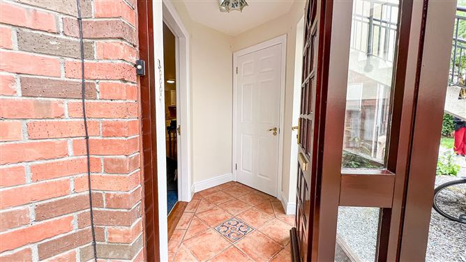 https://photos-a.propertyimages.ie/media/7/6/9/5006967/75f2b7f4-2114-4bd7-b74e-2d6f93cfb61b_l.jpg