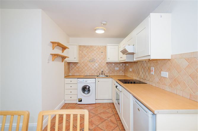 https://photos-a.propertyimages.ie/media/7/6/9/5006967/75f2b7f4-2114-4bd7-b74e-2d6f93cfb61b_l.jpg