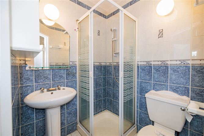https://photos-a.propertyimages.ie/media/7/6/9/5006967/75f2b7f4-2114-4bd7-b74e-2d6f93cfb61b_l.jpg