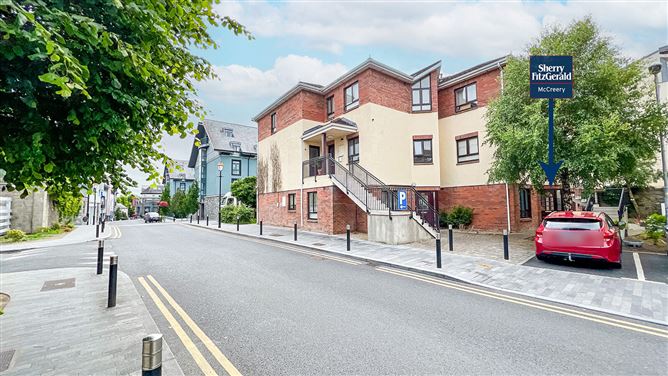 https://photos-a.propertyimages.ie/media/7/6/9/5006967/75f2b7f4-2114-4bd7-b74e-2d6f93cfb61b_l.jpg