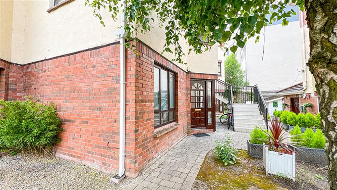 https://photos-a.propertyimages.ie/media/7/6/9/5006967/75f2b7f4-2114-4bd7-b74e-2d6f93cfb61b_l.jpg