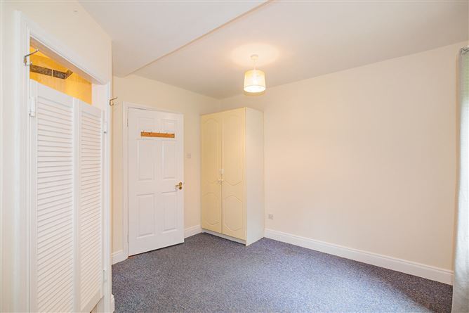 https://photos-a.propertyimages.ie/media/7/6/9/5006967/75f2b7f4-2114-4bd7-b74e-2d6f93cfb61b_l.jpg
