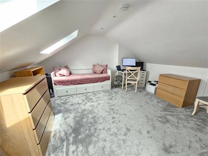 43 Meadow View, Clarecastle, Ennis, Co. Clare