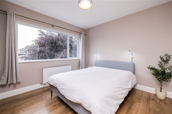 https://photos-a.propertyimages.ie/media/7/7/0/4999077/0a6872c3-e386-485e-8bf7-f3f6ec633862_l.jpg