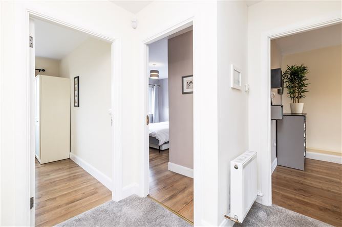 https://photos-a.propertyimages.ie/media/7/7/0/4999077/0a6872c3-e386-485e-8bf7-f3f6ec633862_l.jpg