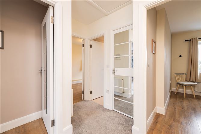 https://photos-a.propertyimages.ie/media/7/7/0/4999077/0a6872c3-e386-485e-8bf7-f3f6ec633862_l.jpg