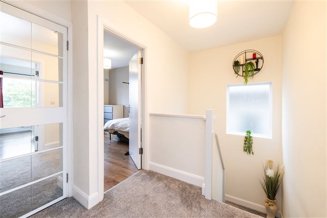 https://photos-a.propertyimages.ie/media/7/7/0/4999077/0a6872c3-e386-485e-8bf7-f3f6ec633862_l.jpg