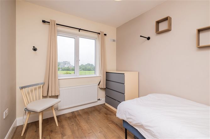 https://photos-a.propertyimages.ie/media/7/7/0/4999077/0a6872c3-e386-485e-8bf7-f3f6ec633862_l.jpg