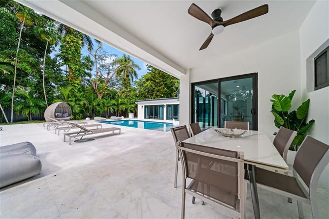 Photo 9 of 10 — Saltwater in Miami,Miami,Florida,USA
