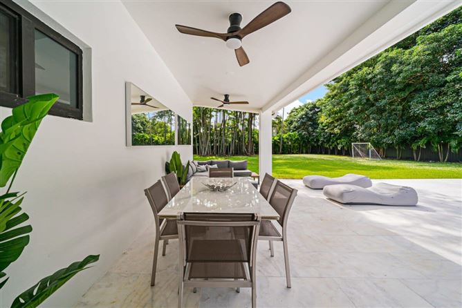 Photo 8 of 10 — Saltwater in Miami,Miami,Florida,USA
