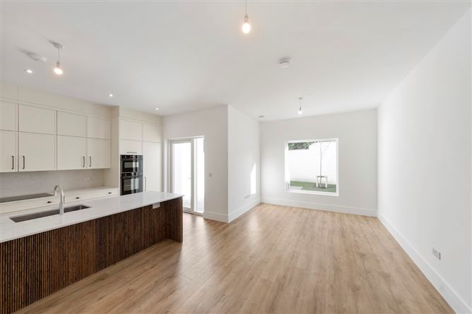 https://photos-a.propertyimages.ie/media/7/7/1/4334177/d97d8306-d49f-4ec2-b3a4-599e782f57c8_l.jpg