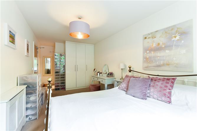 Apt. 202 Longboat Quay South, Grand Canal Dk, Dublin 2