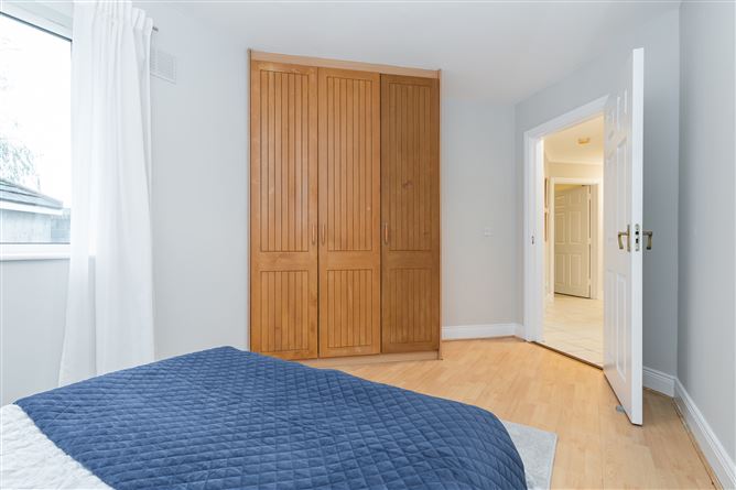 10 Cruagh Court, Stepaside, Dublin 18