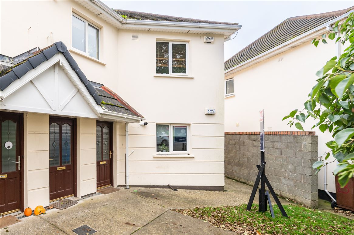 10 Cruagh Court, Stepaside, Dublin 18