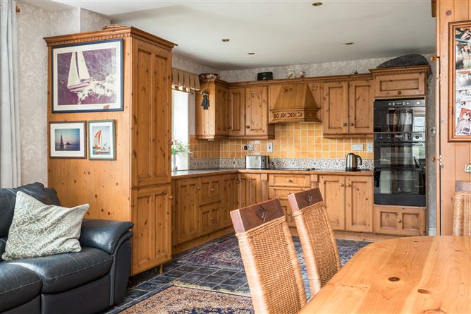 https://photos-a.propertyimages.ie/media/7/7/1/5004177/7c8baae8-6161-4ac0-bdcc-e18be6aeae2e_l.jpg