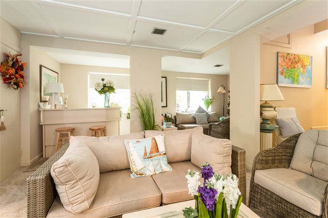 https://photos-a.propertyimages.ie/media/7/7/1/5004177/7c8baae8-6161-4ac0-bdcc-e18be6aeae2e_l.jpg