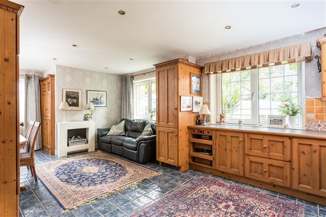 https://photos-a.propertyimages.ie/media/7/7/1/5004177/7c8baae8-6161-4ac0-bdcc-e18be6aeae2e_l.jpg